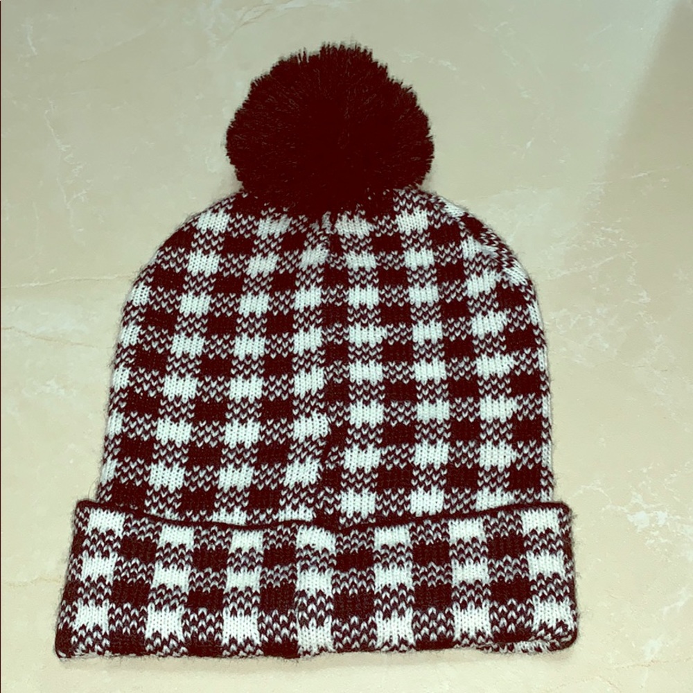 Black and white winter beanie // never worn